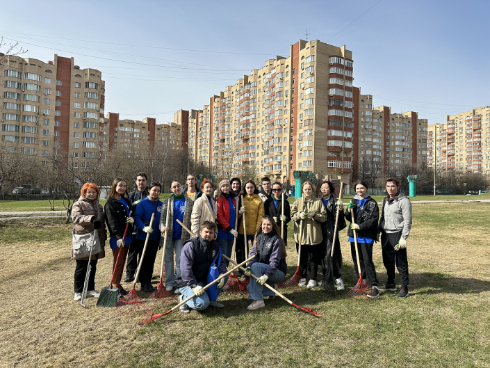 Студенты и работники Университета на субботнике города Москвы